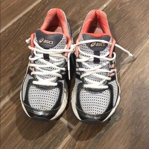 BRAND:: Asics  SIZE:: 6 1/2